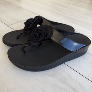 FitFlop FLORRIE Women’s 9 Black Patent Leather Thong Slide Sandals Shoes
